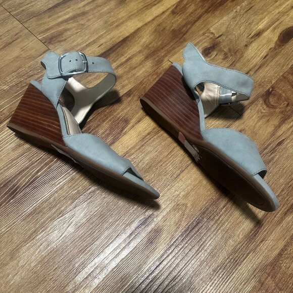 Women's Teal Suede Shoes Size 8 - Picture 2 of 3